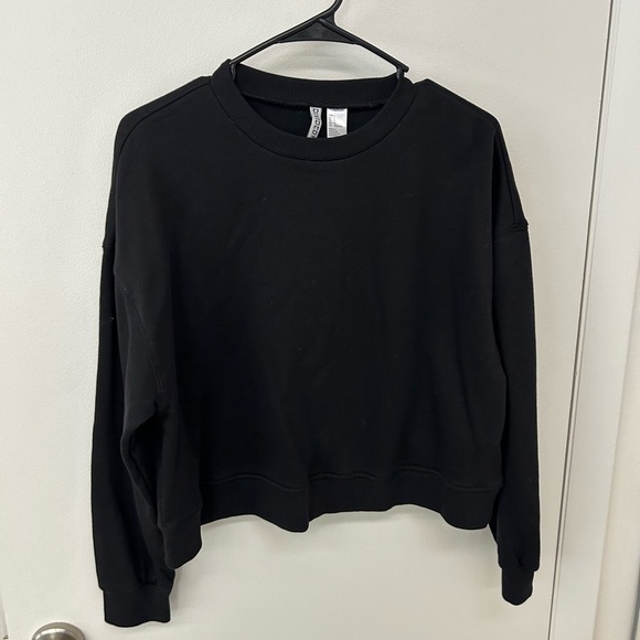 H&M Tops - H&M Black Oversized Long Sleeve Sweatshirt